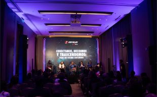 Claudia Palacios - María Isabel Cárdenas, directora ESG de Cementos Argos - Katherine Bobadilla, directora de Sostenibilidad de Camacol -  Luis Ernesto Silva, presidente de Centelsa by Nexans y VP de la Unidad Andina - Nancy Torres, decana de Ingeniería civil y ambiental de la Escuela Colombiana de Ingeniería Julio Garavito - Angélica Ospina, directora técnica y cofundadora del Consejo Colombiano de Construcción Sostenible.